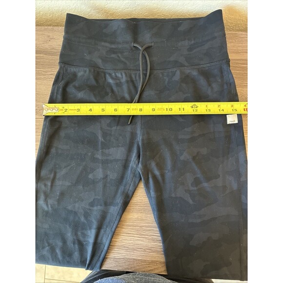 Vuori Rise And Shine Leggings, Womens Size Medium, Black Camo, Drawstring - Picture 11 of 14